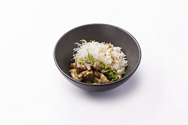 Свинина с грибами шиитаки и кокосовым молоком 