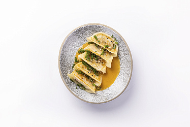 Гёдза с крабом в соусе биск