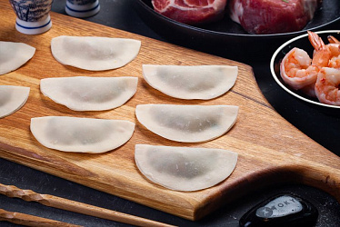 Китайские пельмени со свининой и креветкой, 450г