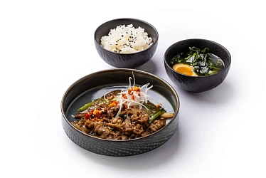 Бенто-ланч со свининой шогояки