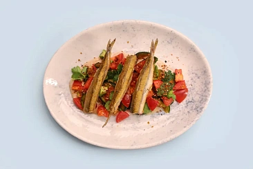 Фаршированная корюшка с гуакомоле