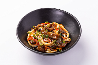 Вок со свининой и лапшой удон