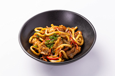 Вок с курицей и лапшой удон